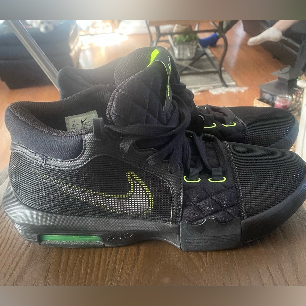 Lebrons basketball shoes